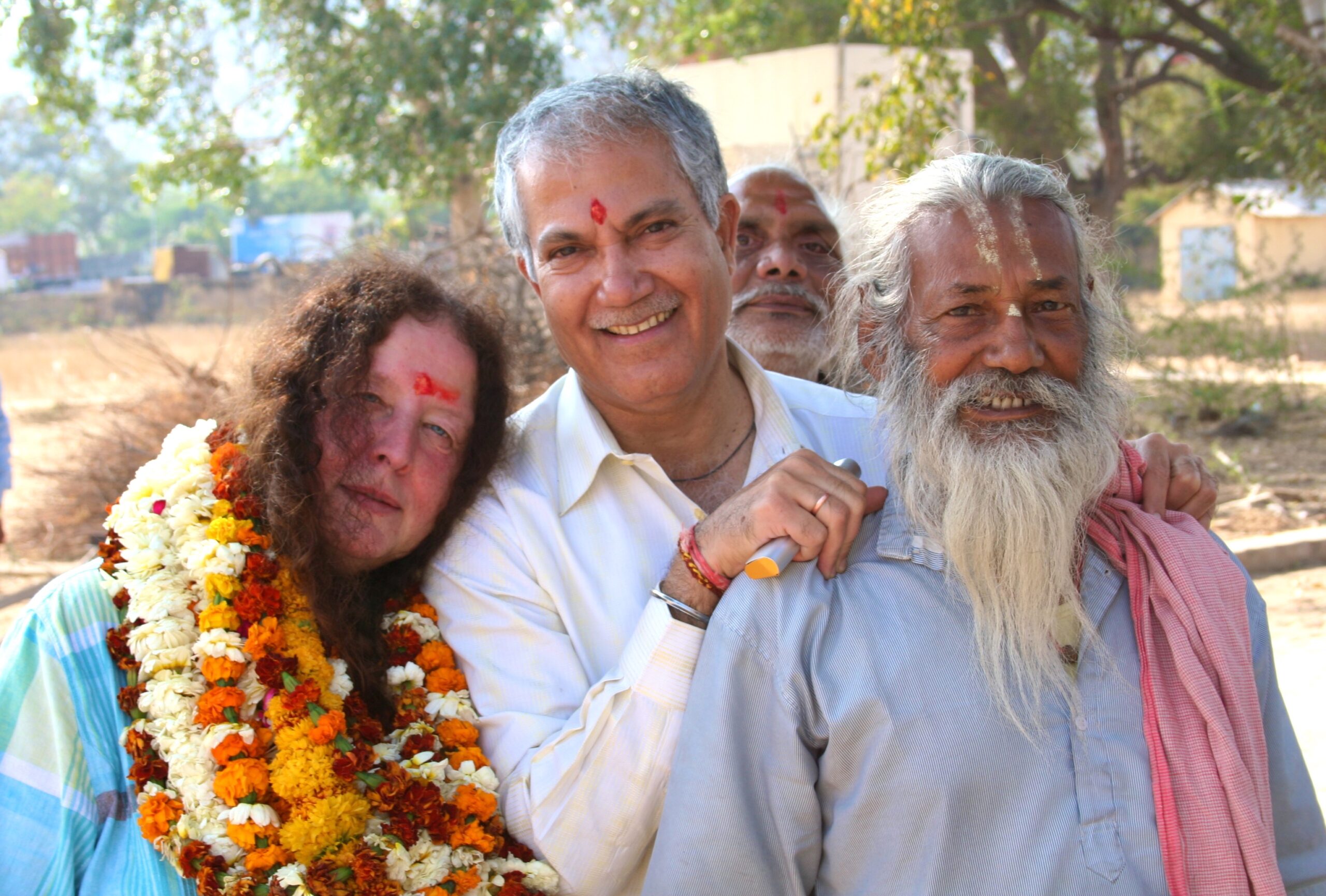 Thea Muckli mit Suresh Kaul und einem Leprakranken Thea Muckli mit Suresh Kaul und einem Leprakranken